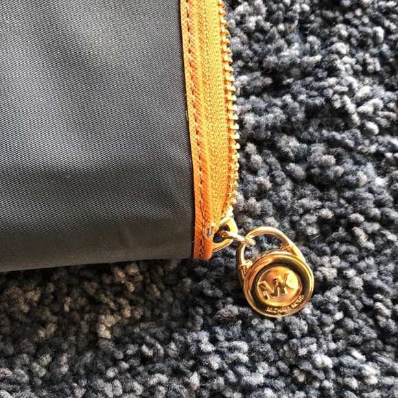 Nylon navy and tan Michael Kors wallet - Picture 3 of 4